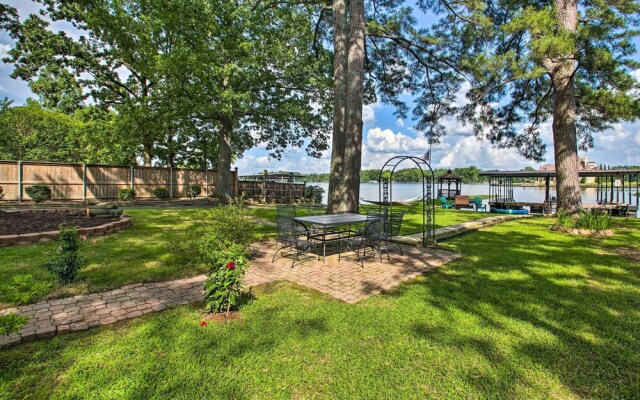 Deck, Boat Slip + Views: Lake Hamilton Cabin!