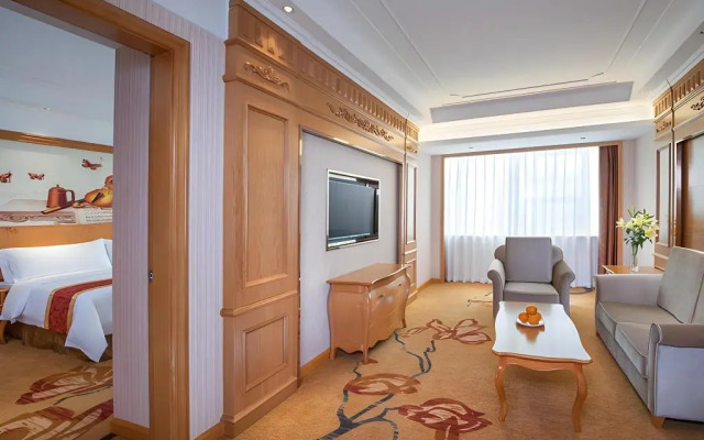 Venus Hotel Gongming Rainbow