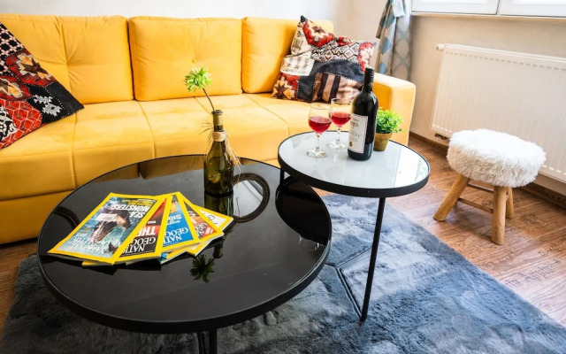Design Studio Apartment Near the Center