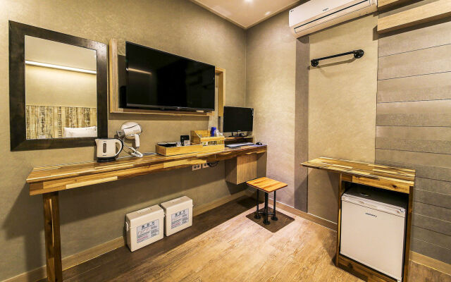 Hotel27