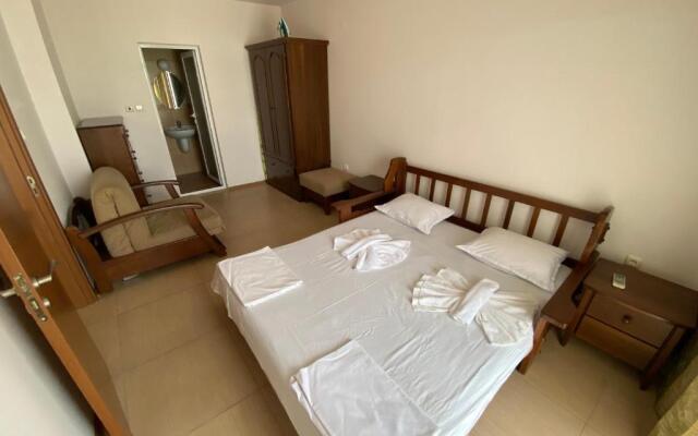 Grand Kamelia Holiday Apartments