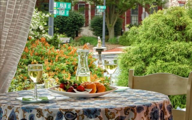 Olde Square Inn Bed and Breakfast