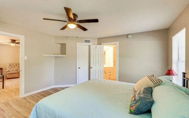 Bandera Carriage House w/ Medina River Access!