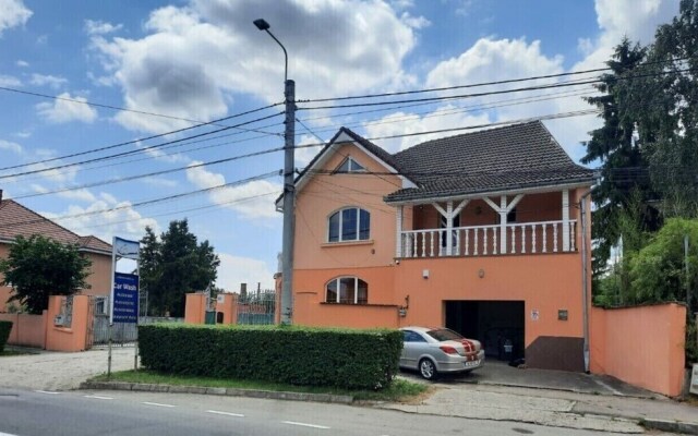 Lovely 3-bed House in Satu Mare Party Possible