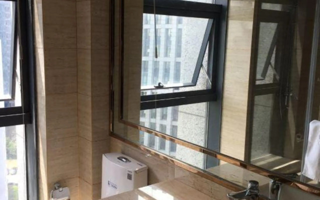 Zhoushan Pinzhu Art Hotel (Baolong Plaza)