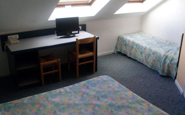 Отель The Originals Boutique, Hôtel Porte de Dieppe