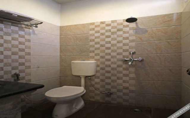 Hotel Raj by OYO Rooms