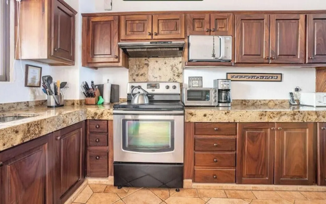 Ocean View 2Br Condo-balcony-beach-pool - 610