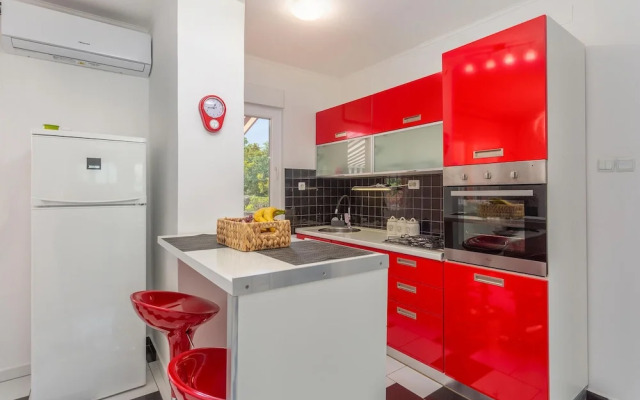 Stunning Home in Risika With Wifi and 3 Bedrooms