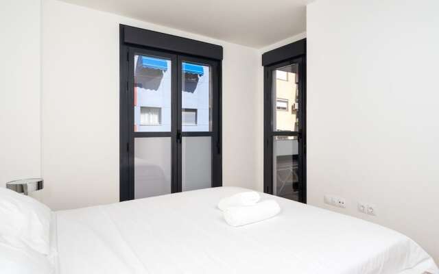 Central and Beachfront Apartment with Balcony Ref 131