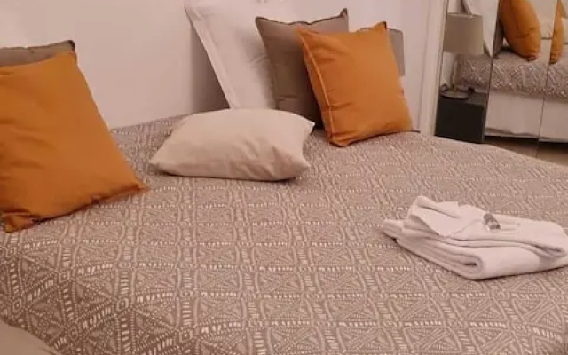 2 Bedrooms behind to the hotel Martinez