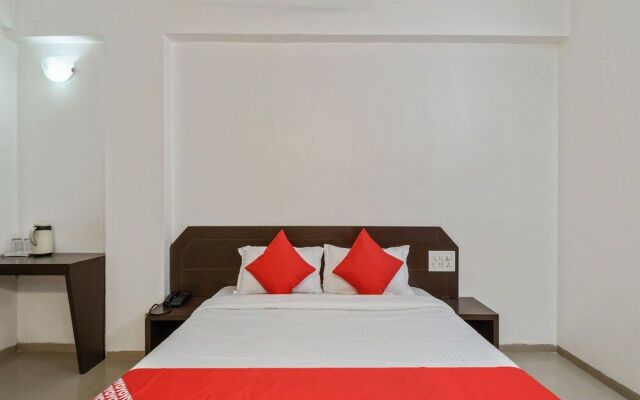 OYO 24115 Flagship Hotel Rajwada