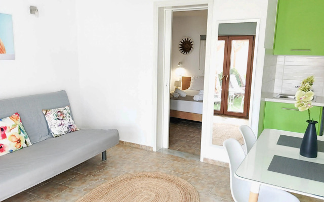 Del Sol Suites