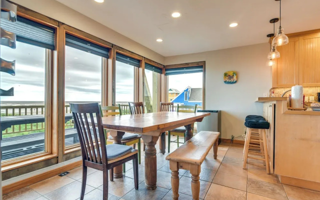Oceanfront Home w/ Beach Access in Galveston