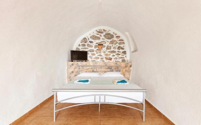 Stone tower's east mani