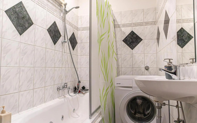 Budget Apartments Well connected to the Whole City