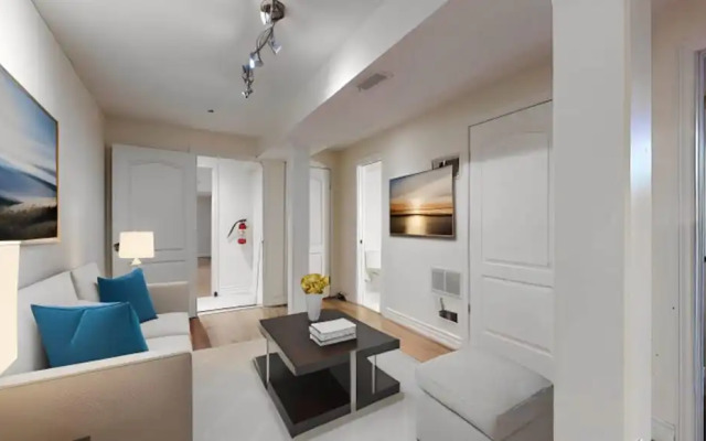 Chic Unit Near Airport and Attractions