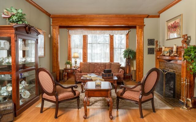 Honeybee Inn Bed & Breakfast