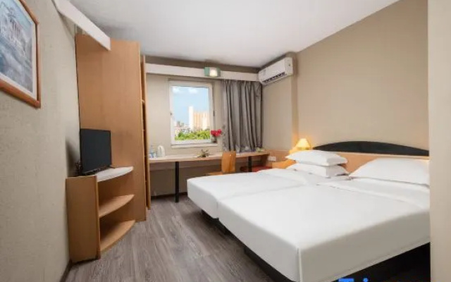 Yixiang Hotel (Wuhan Wansongyuan Wangjiadun East Metro Station)