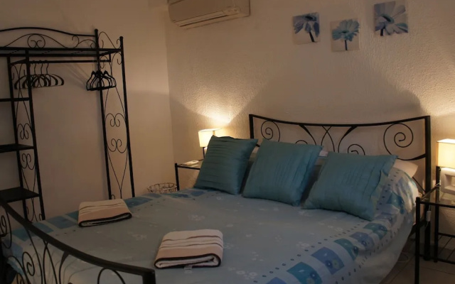 Charming Holiday Home in Régusse, Provence With Terrace