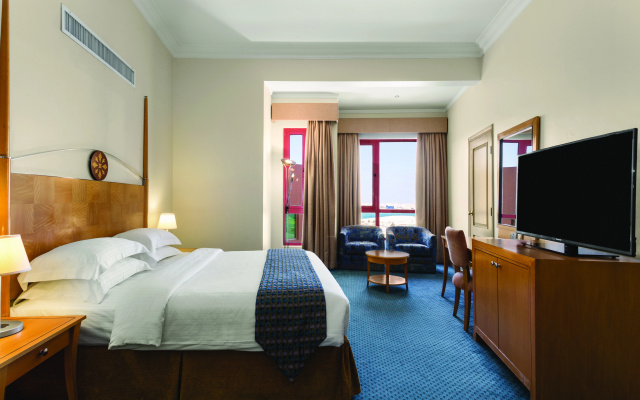 Palette Luxury Marina View Formerly Happy Days Hotel - Image 3