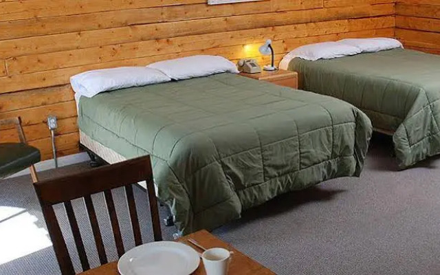 Triple J Hotel & Cabins