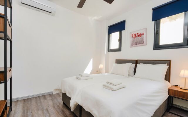 "sanders Home Suites - Bright Downtown 1-bdr. Apt."