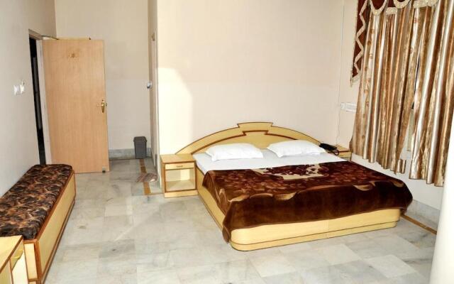 Hotel Kirti Plaza