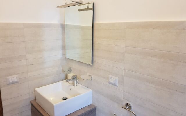 Monovano Furnished With a Small Garden