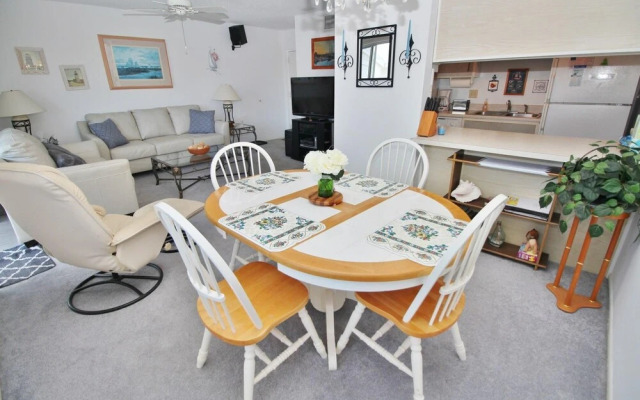 Colony Beach Club 207