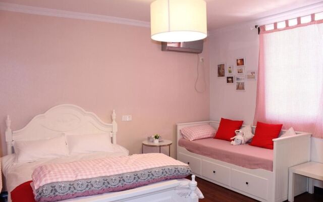 Romantic Town Theme Inn
