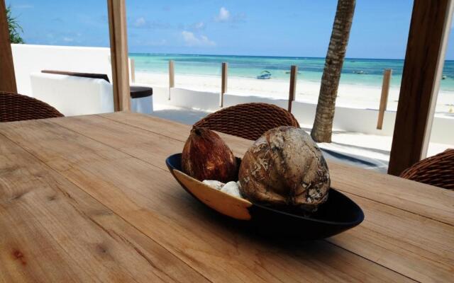 Amani Home - Moja Private Beach Suite