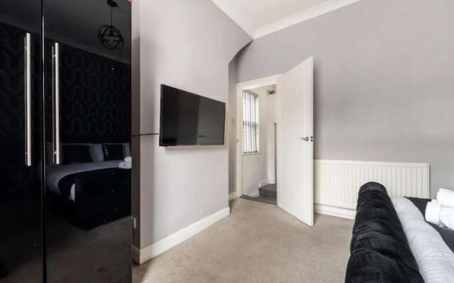 House With Modern Interior, Conveniently Located