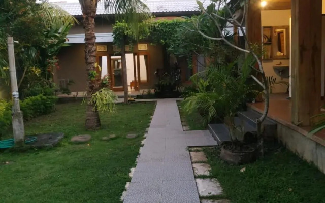 Surf Retreat Villa Sari