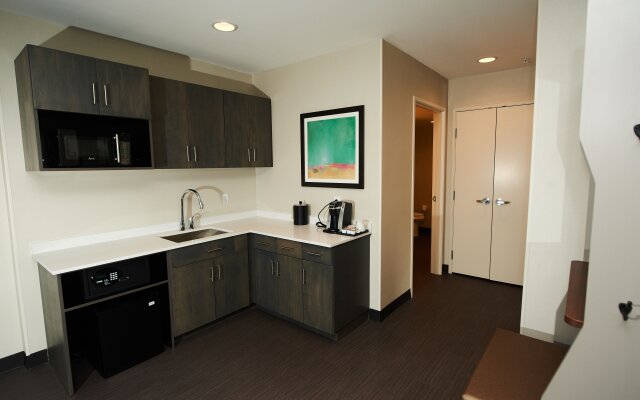Holiday Inn & Suites Philadelphia W - Drexel Hill by IHG