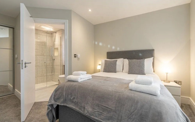 Celador Apartments - Bond House