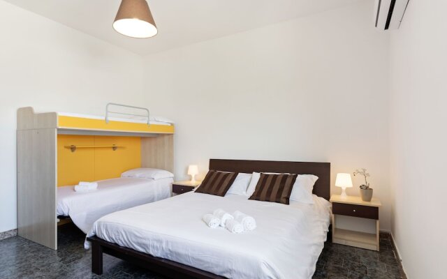 Pleasant Holiday Home in Donnalucata near Spiaggia Micenci