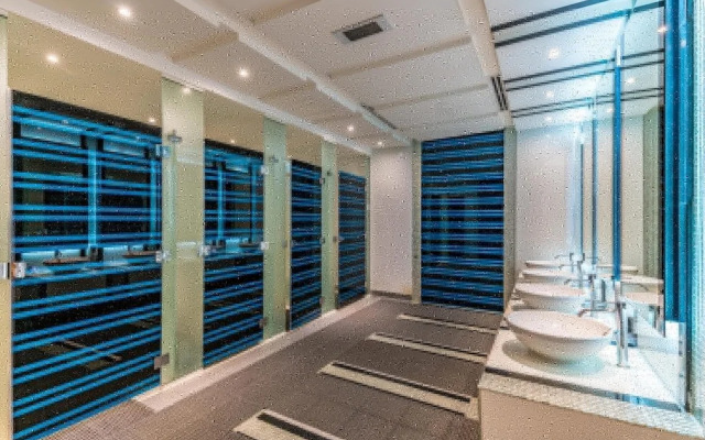 Luxe Studio Sleeps 2 Balcony Gym Tennis