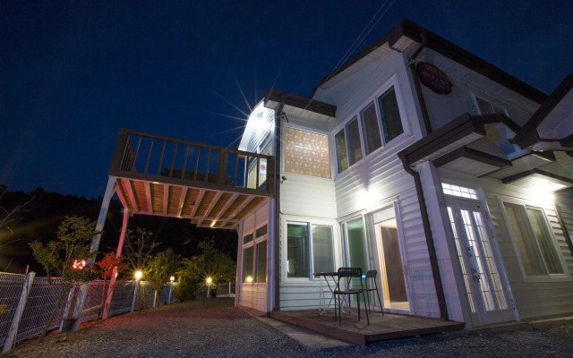 Sea and Sunset Pension