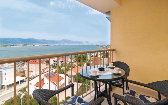 Two-Bedroom Apartment Misevac with Sea View 07