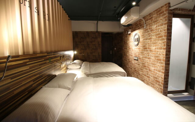 R10 Eco Hotel