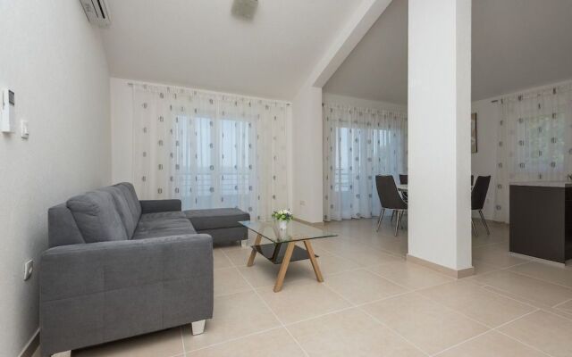 Apartments Mladen