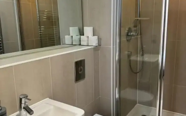 Leeds Apt - Hottub - Sleeps 6 - Special Occasions