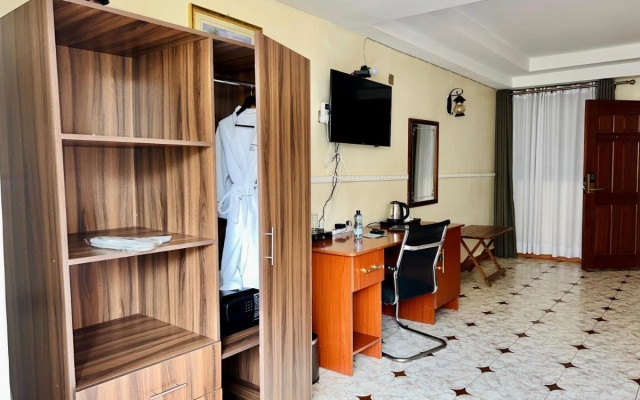 Nokras Riverine Hotel & Spa