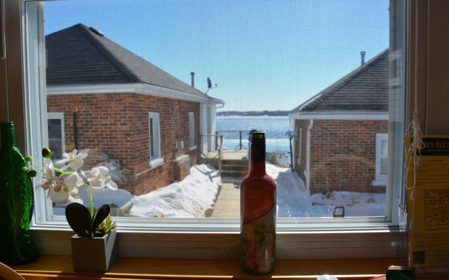 Dewar's Inn on the River