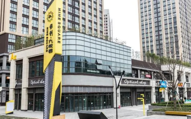 Shiyanhuang Hotel (Chongqing West Railway Station Erlang Subway Station)