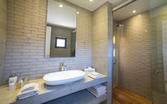 Sea View 6 Bedroom Villa With a Heated Pool