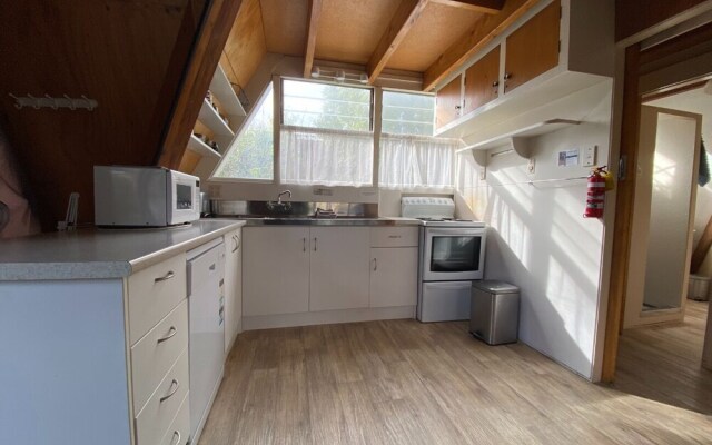 9 Chalet Cres
