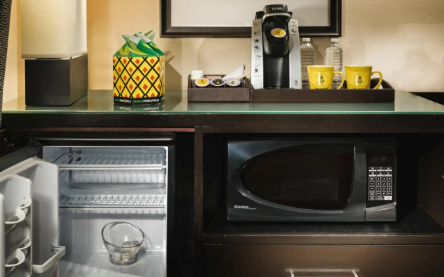 The Maxwell Hotel - A Staypineapple Hotel