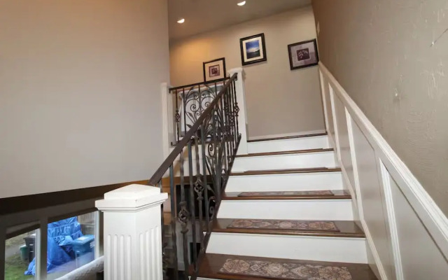 Anne Haven Spacious Retreat DT Seattle